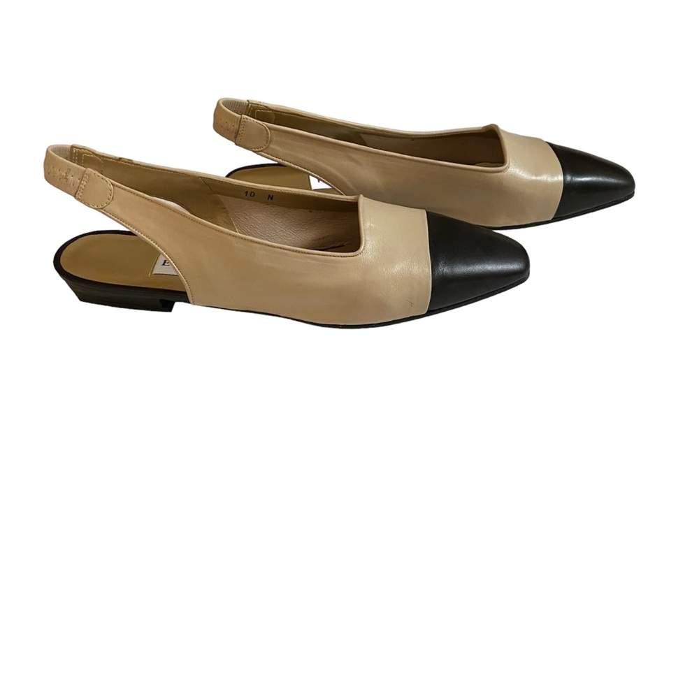 Women’s shoes Black/Tan flats.